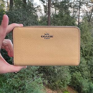 COACH Women's Medium Id Zip-Around Wallet Pebbled Leather Yellow w Silver Hardwa